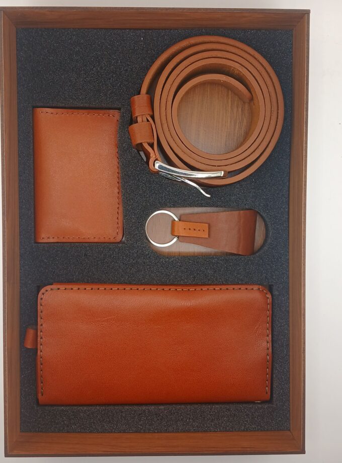 ست چهارتکه مردانه چرم طبیعی p14