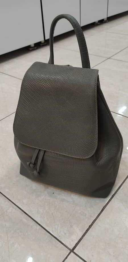 کوله پشتی چرم طبیعی مدل کیسه ای کد p171